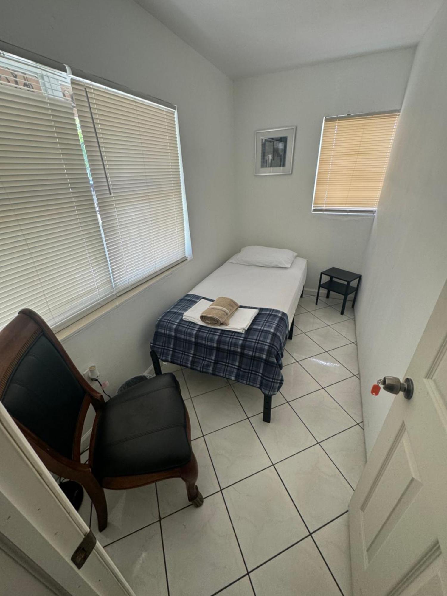 Auberge de jeunesse Ludge By Miami Airport Extérieur photo